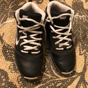 Nike youth basketball shoes